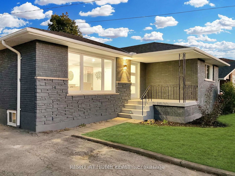 89 Greeningdon Dr, Hamilton, L9A 3A8 | Image 2