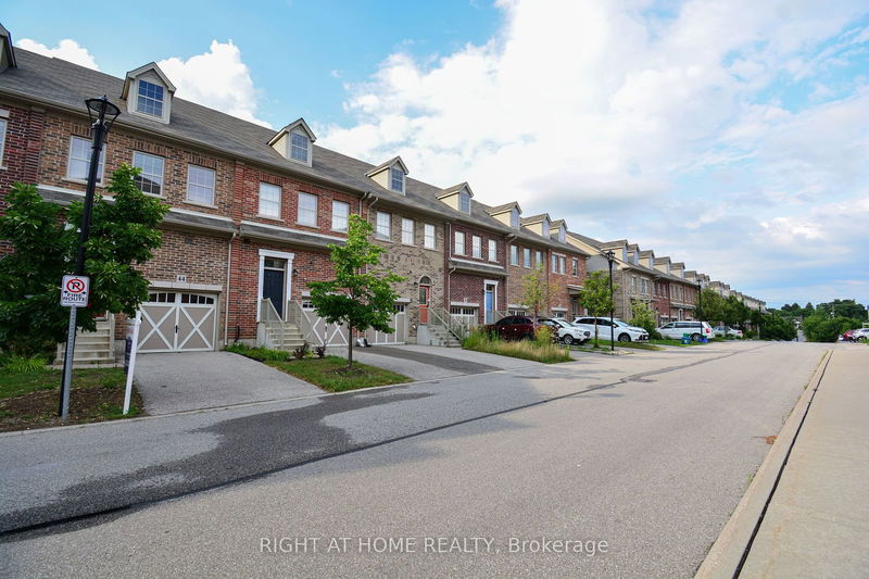 44 Robert Peel Rd  Kitchener, N2H 0B5 | Image 2