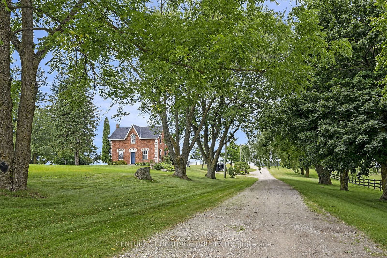 Building in 062013 Dufferin Road 3 Road