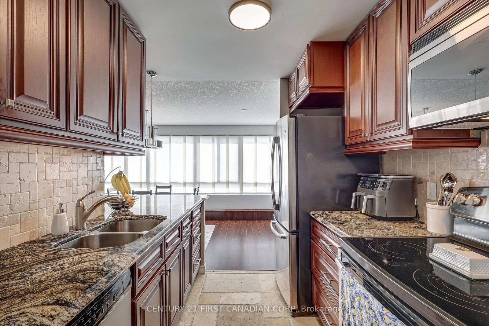 Listing Image 12