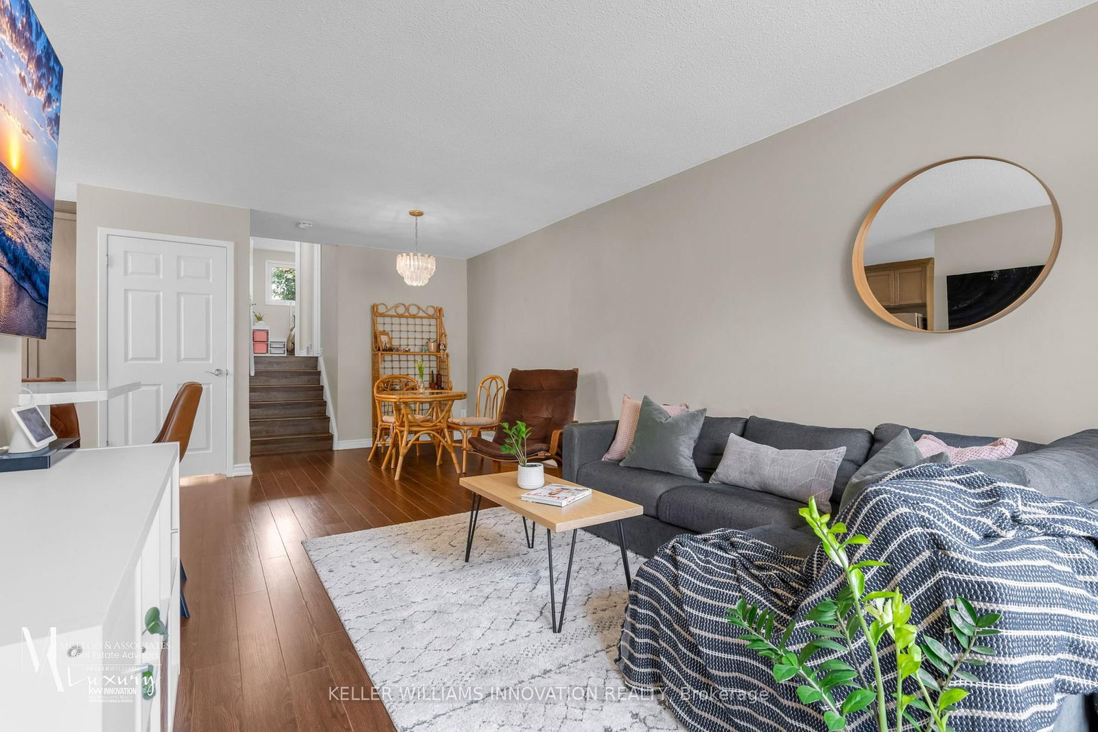 Listing Image 4