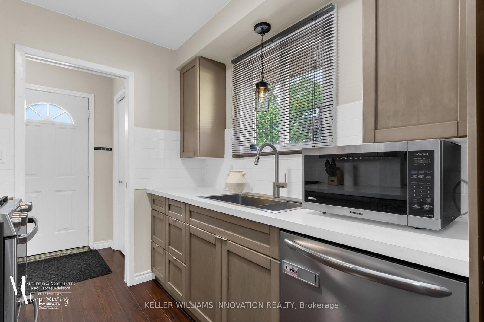 Listing Image 9