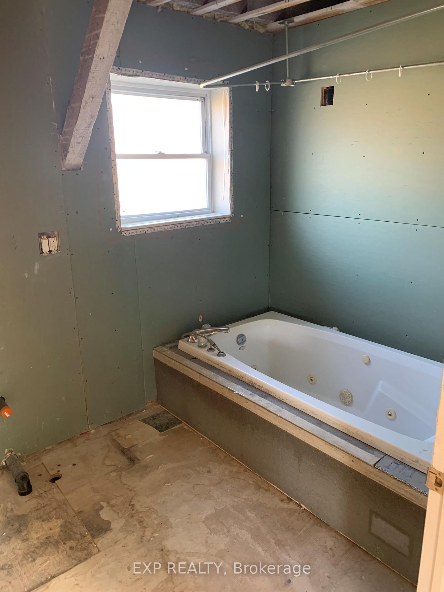 Listing Image 17