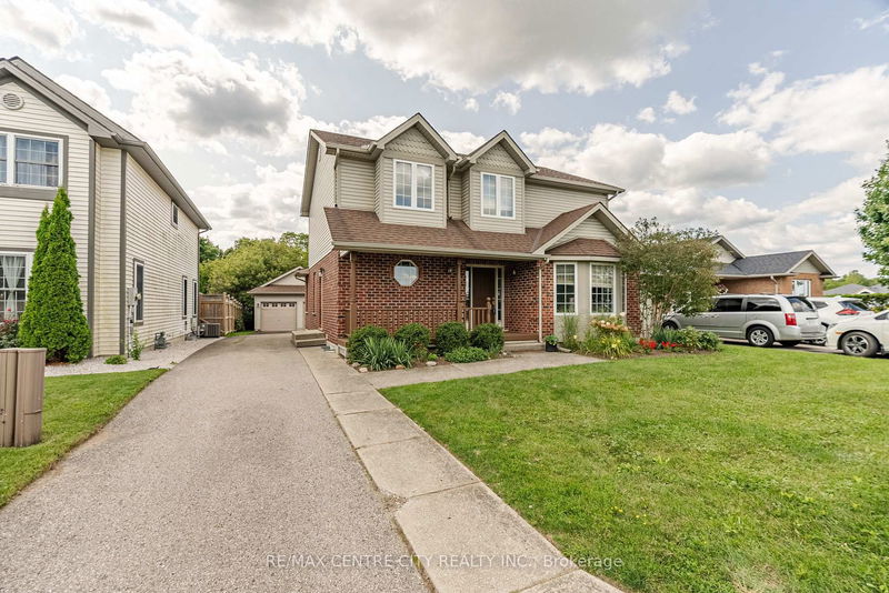 home for sale on 8 Cottonwood Boulevard