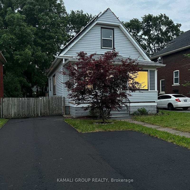 home for lease on Upper-4554 Third Avenue