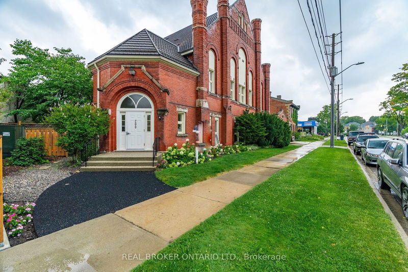 home for lease on 102-200 Woolwich Street