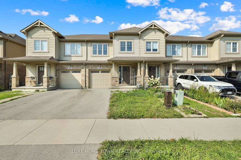 home for lease on 100 Monarch Street N