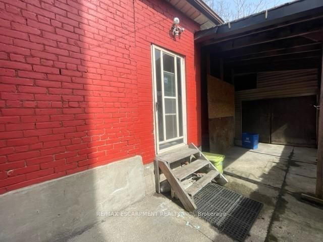 LOWER - 110 SANFORD Avenue