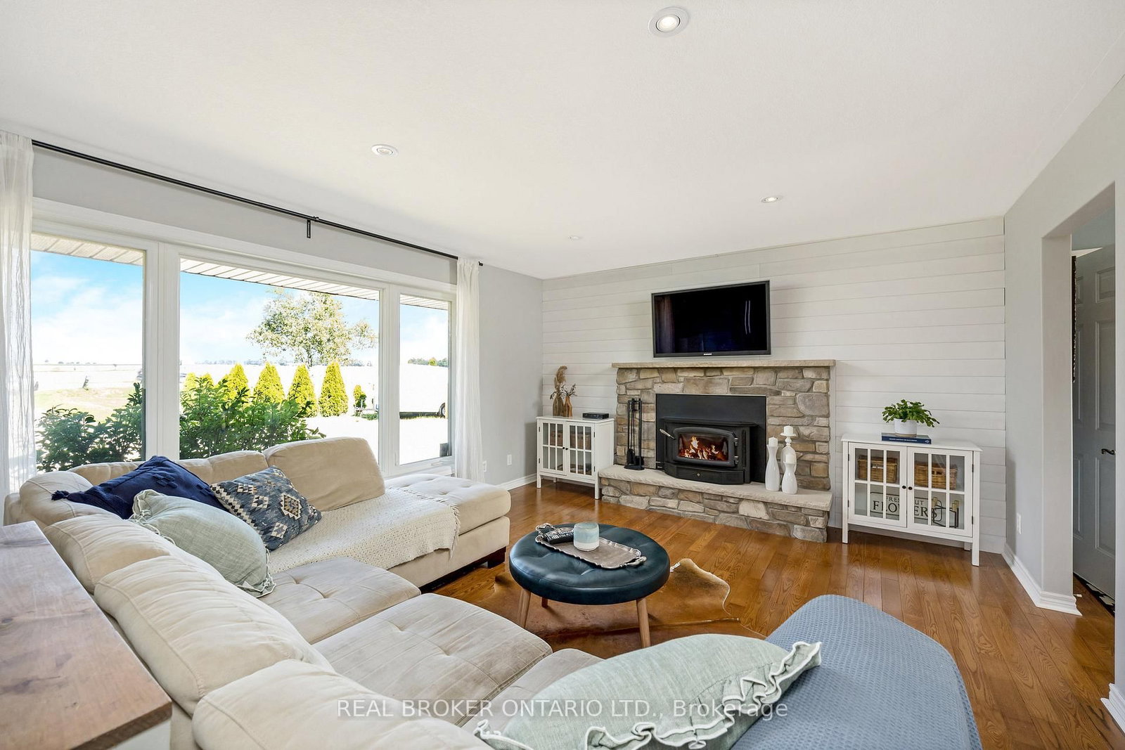 Listing Image 7