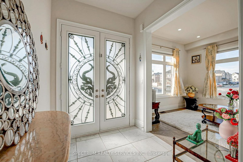 195 Granite Ridge Tr, Hamilton, L0R 2H7 | Image 2