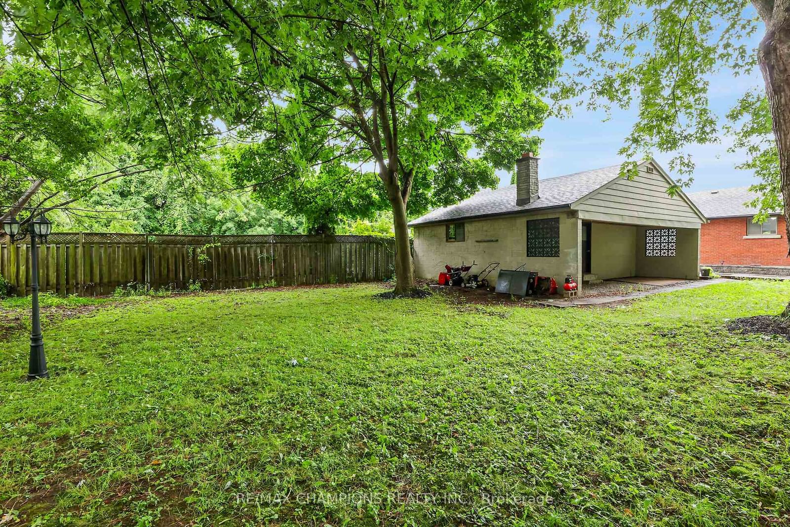 Listing Image 12