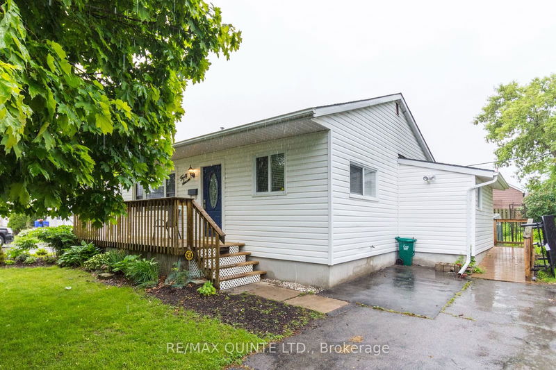 home for sale on 47 Valleyview Crescent