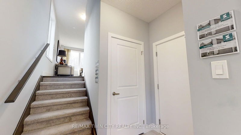 2294 Southport Cres N London, N6M 0A1 | Image 9