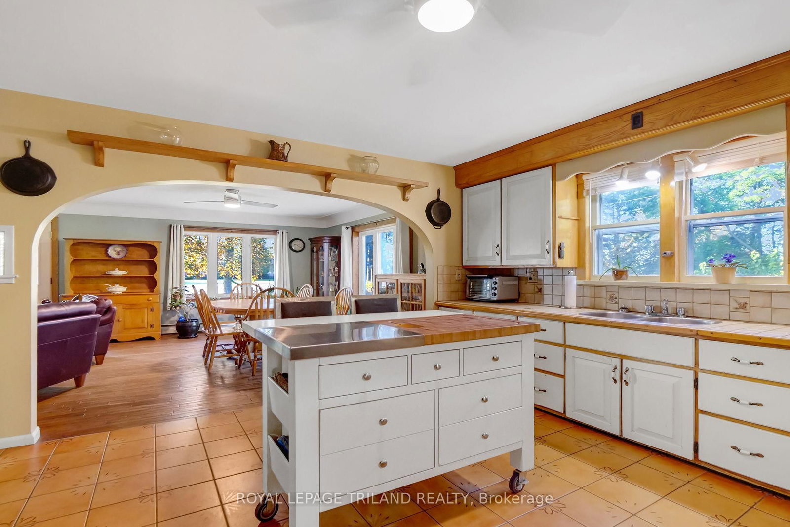 Listing Image 7