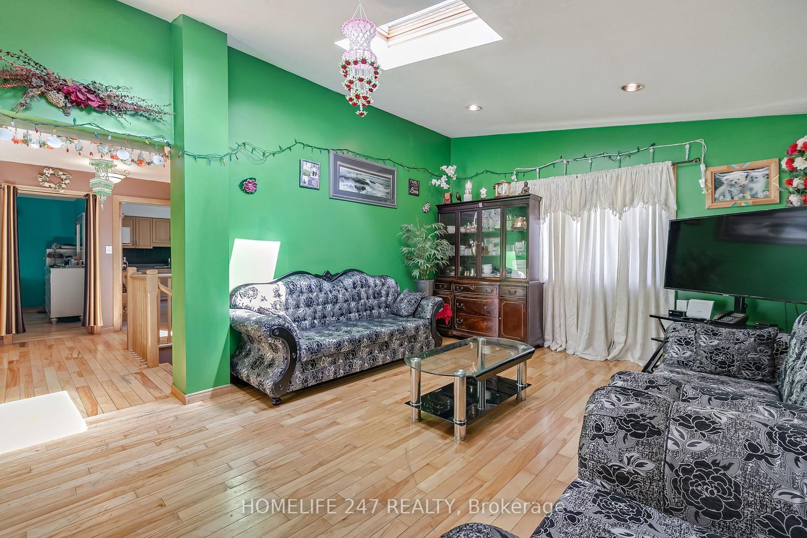 Listing Image 7
