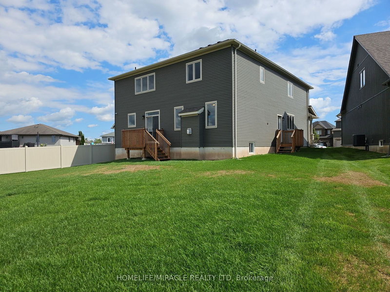 74 Oriole Cres, Port Colborne, L3K 6E2 | Image 3