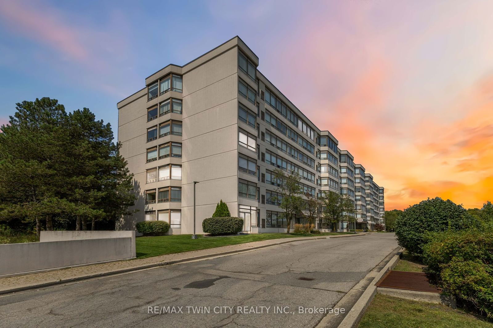 Building in 521 Riverside Drive