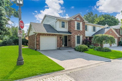 Townhouse sold at Unit 1-5 Carn Castle Gate, St. Catharines, Ontario, L2N 5V4 - Lakeshore - MLS: X9298244