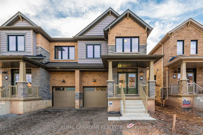 home for lease on 205 Port Crescent E