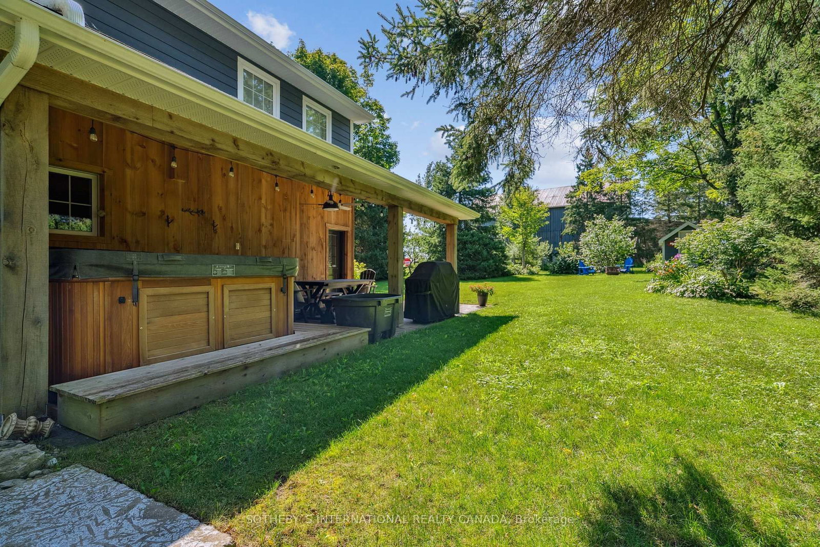 Listing Image 4