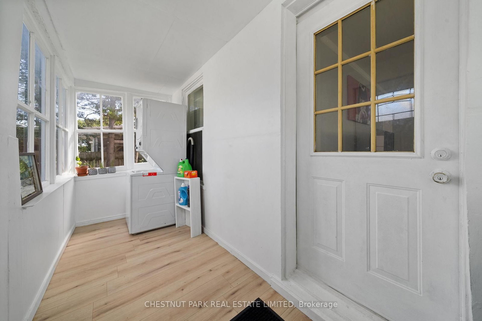 Listing Image 6