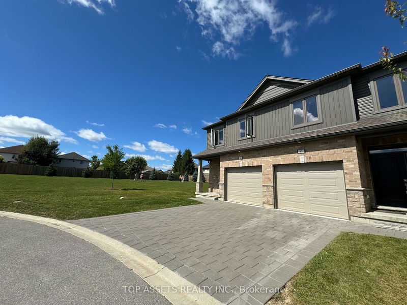 home for lease on 52-1375 Whetherfield Street