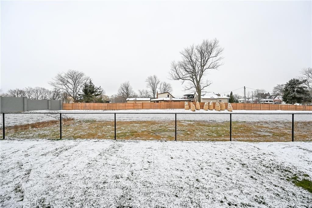 Listing Image 40