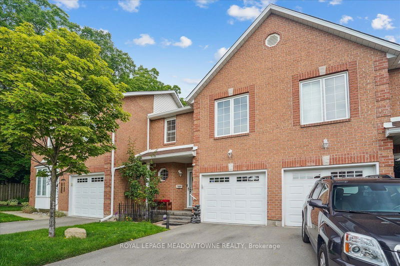 home for sale on 7-4 Victoria Street S