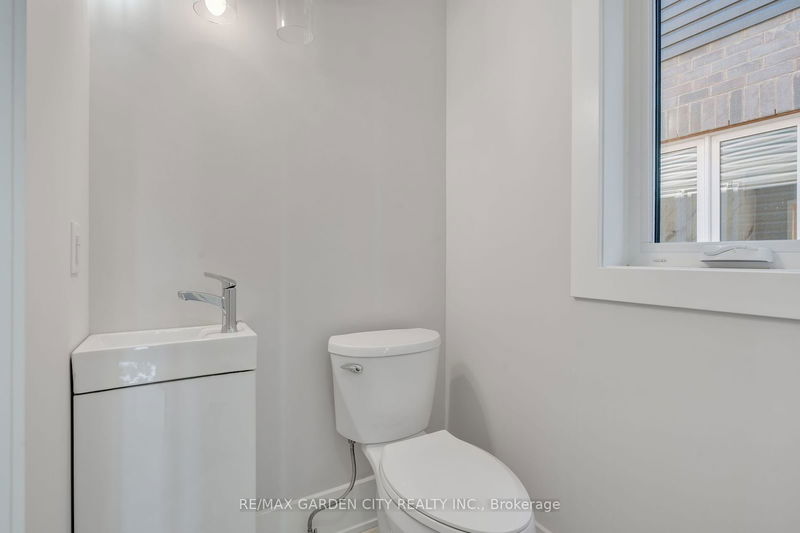 86 Beland Ave N Hamilton, L8H 6L1 | Image 7