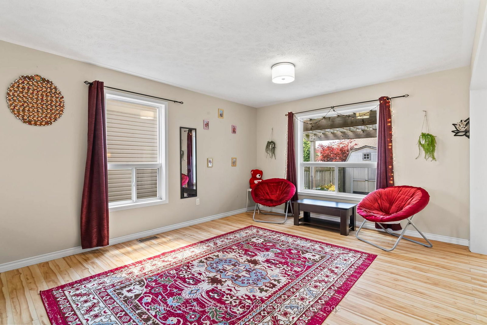 Listing Image 11