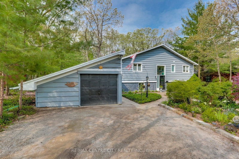 10161 Andrea St  Lambton Shores, N0M 2L0 | Image 1