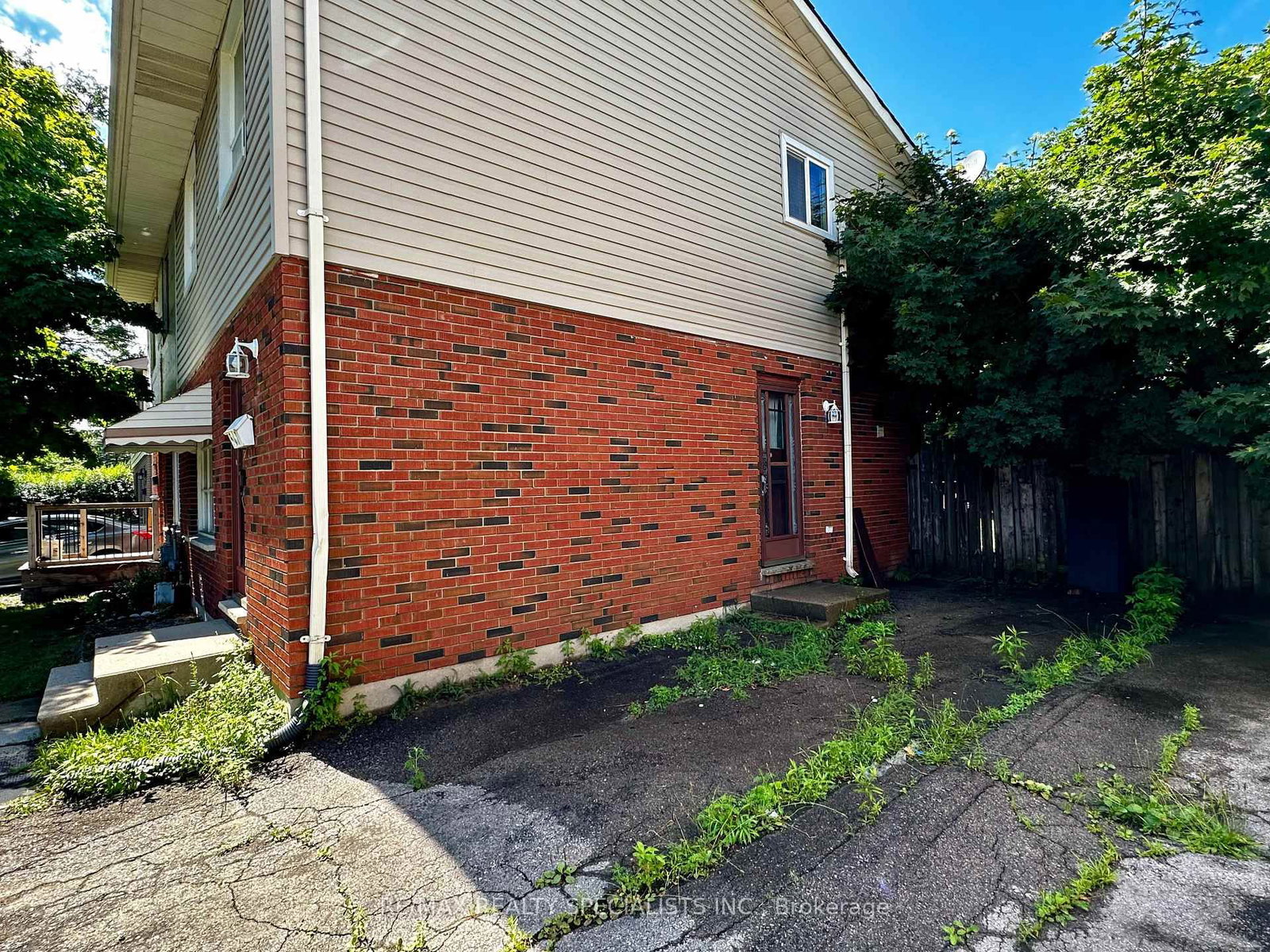 Listing photo 3