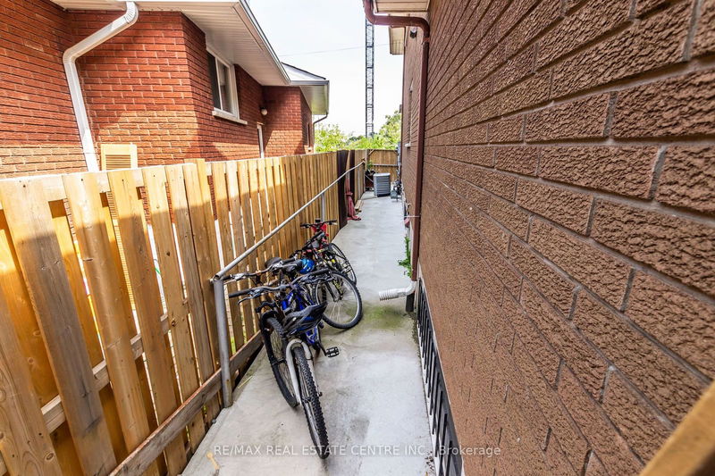 404 Queenston Rd  Hamilton, L8K 1J2 | Image 40