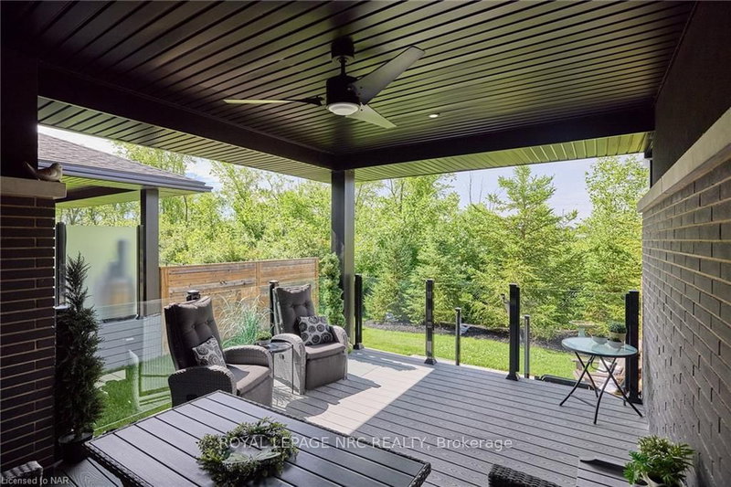 15 Taliesin Tr, Welland, L3C 0H5 | Image 2