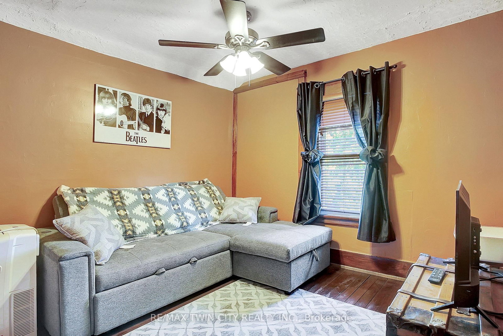 Listing Image 12