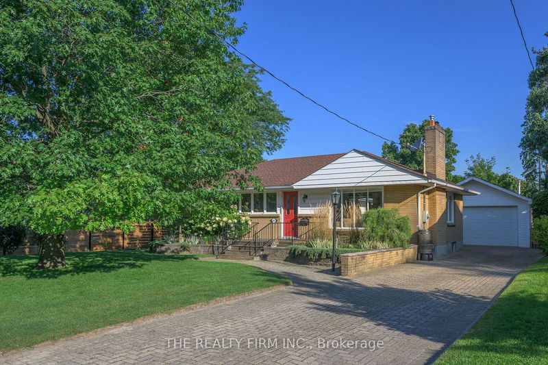 home for sale on 1367 Collingwood Avenue