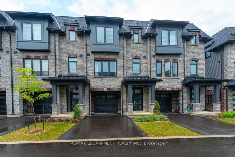 home for lease on 10-187 Wilson Street W