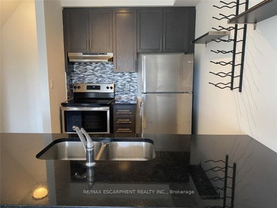 Unit 44 — 590 North Service Road — photo 4