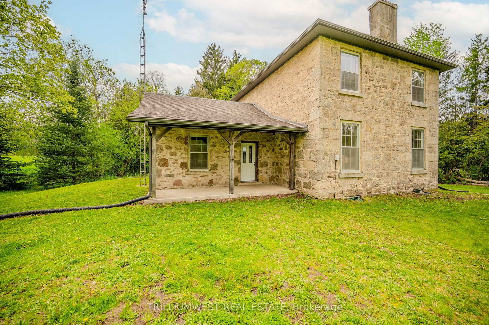 Listing Image 4
