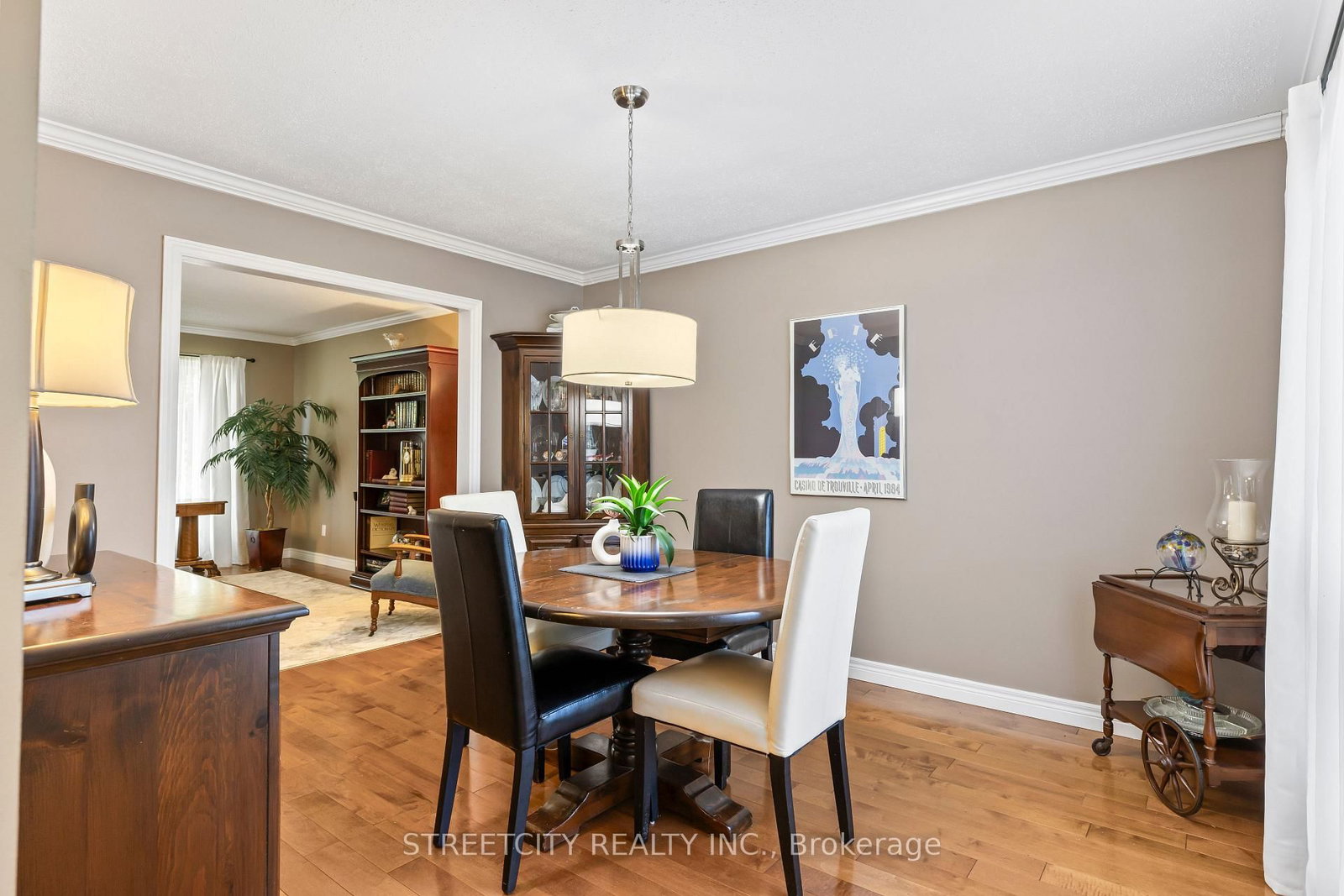 Listing Image 7