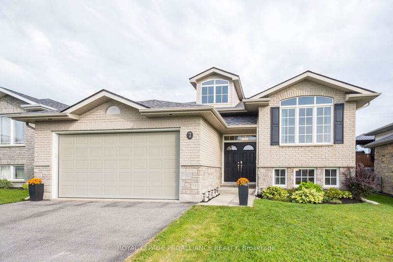 home for sale on 7 Ridgeview Lane
