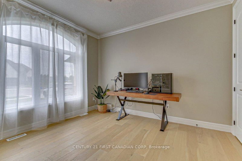 6 Aspen Circ  Thames Centre, N0M 2P0 | Image 3