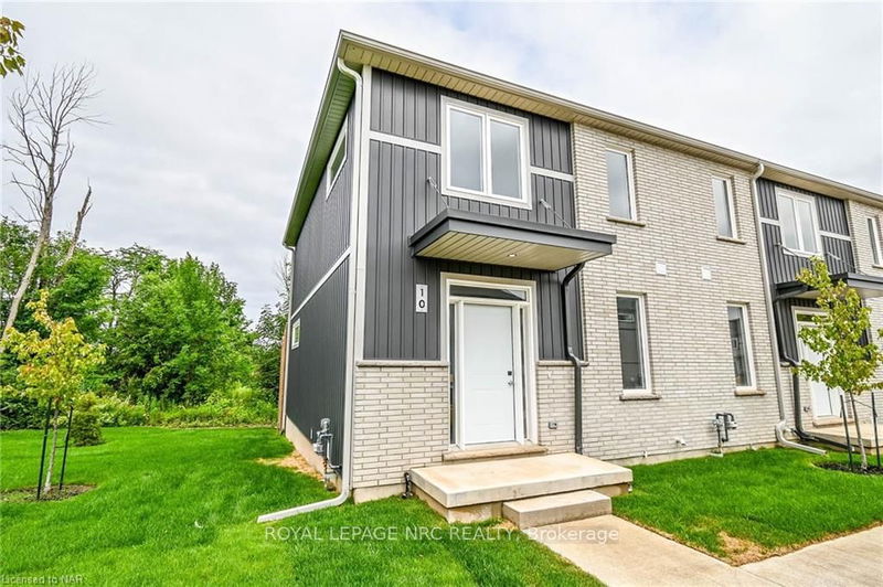 home for lease on 10-121A Moffatt Street