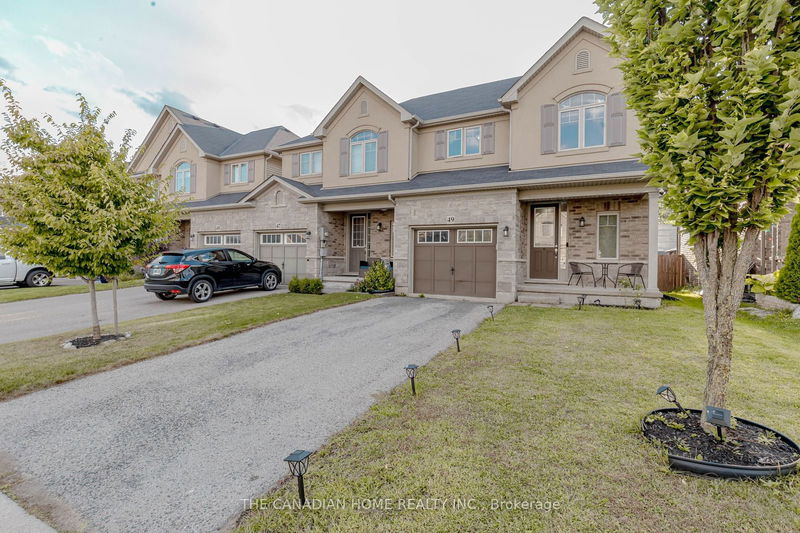 home for lease on 49 Sexton Crescent N