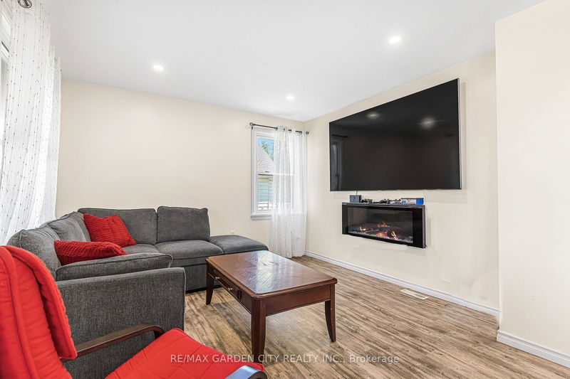 9 Foley Cres  Thorold, L2V 2K7 | Image 11