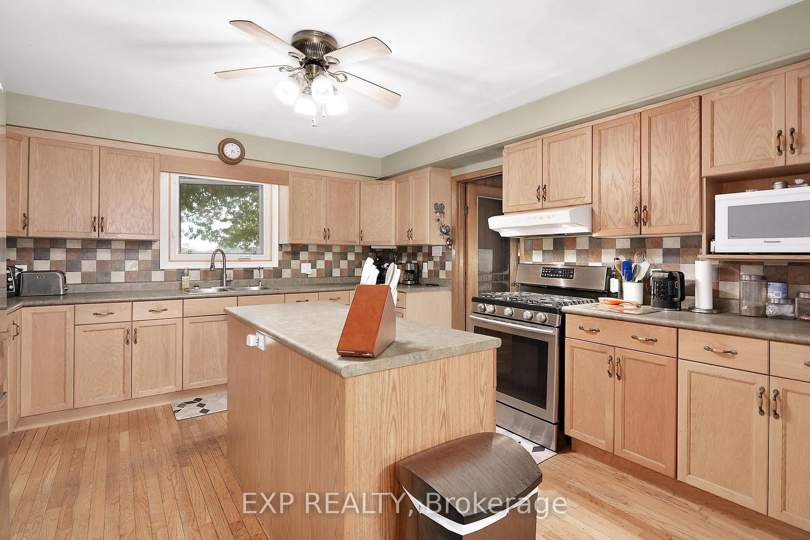 Listing Image 7