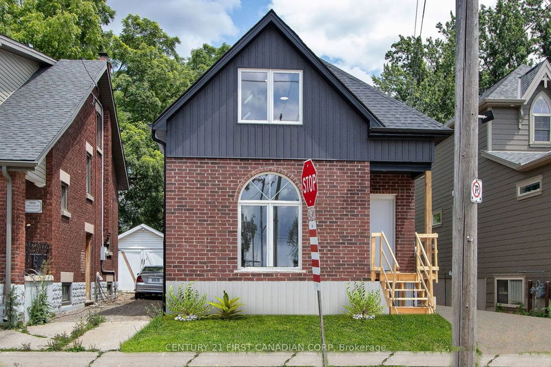 home for lease on 452 Woodman Avenue