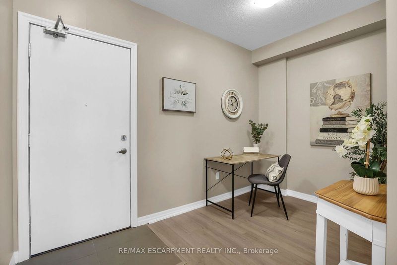 605 - 560 North Service Rd, Grimsby, L3M 0G3 | Image 3