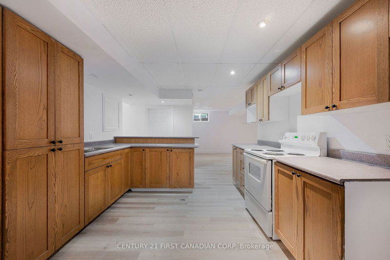 1385 BRAMBLEWOOD St  London, N6K 4X2 | Image 33