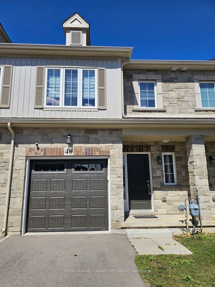 home for lease on 40 Dayman Drive